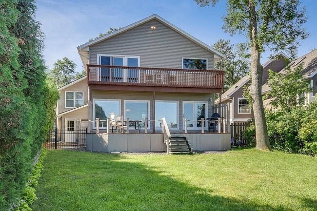 Photo - Minnetonka Lakeshore!