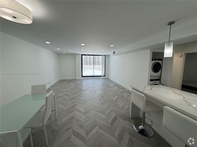 Building Photo - 1800 Collins Ave Rental