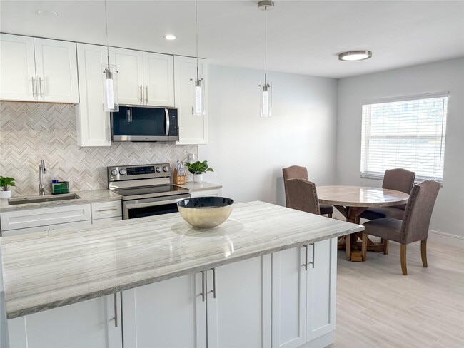 Building Photo - 4541 N Ocean Dr Unit 8