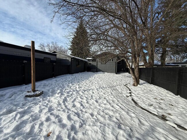Photo - 240 Kneale Ave N
