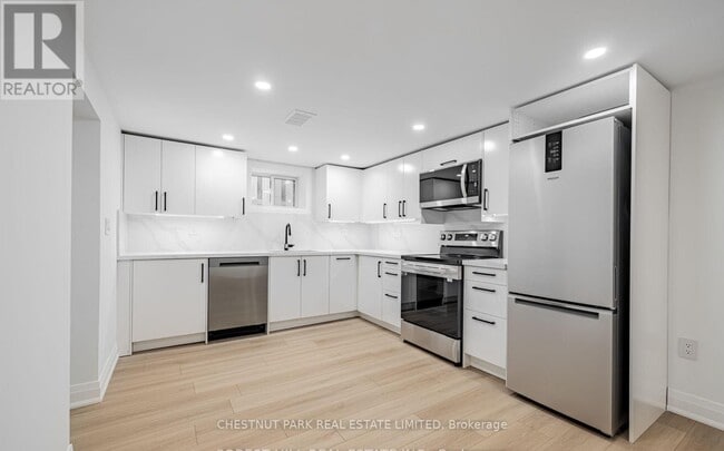 Photo - 562 Deloraine Ave