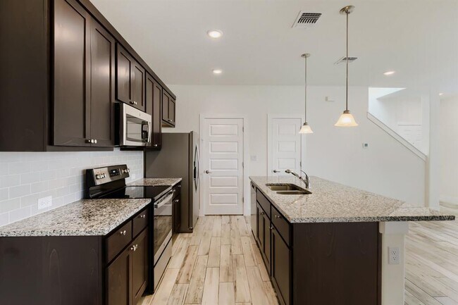 Photo - 417 Parkline Dr