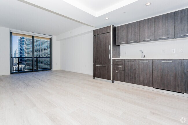 Building Photo - 45 SW 9th St Unit # 3204 Rental