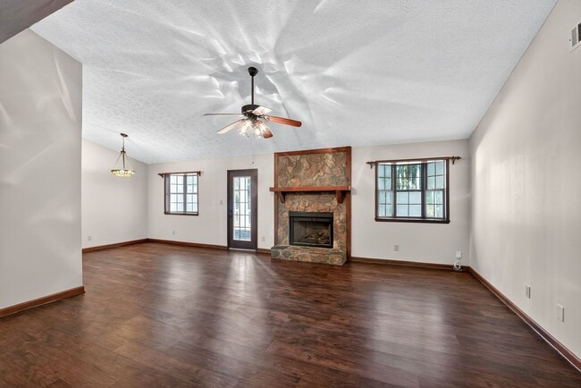 Photo - 165 Paces Dr