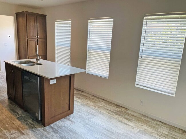 Photo - 533 E Sullivan St