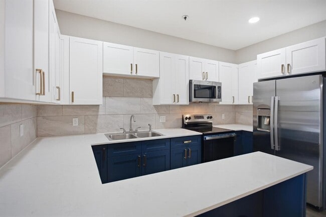 611 Carpenter Ave Unit 201
