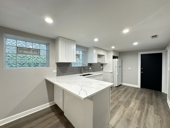 Photo - 2617 W Rascher Ave Unit NDG
