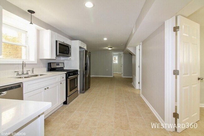 Building Photo - 4343 W Drummond Pl Unit G