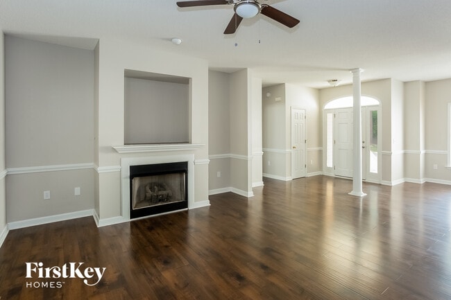 Photo - 376 Stonehaven Ct SW