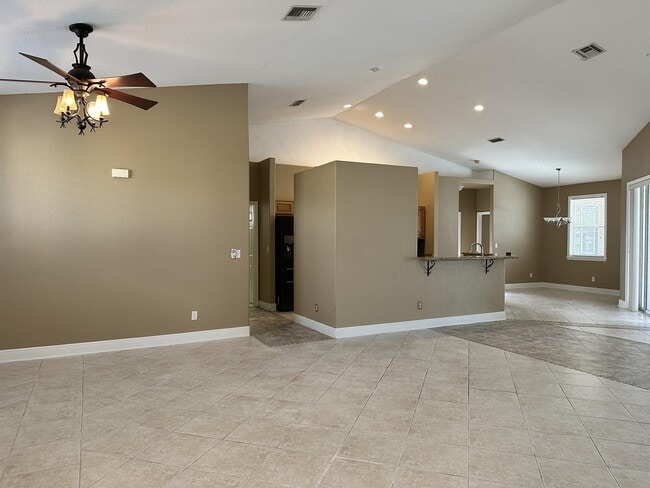 Photo - 307 Inman St