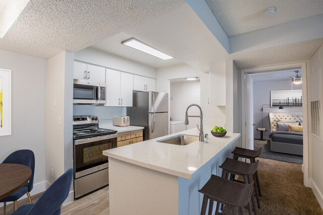 Building Photo - Escena Rental