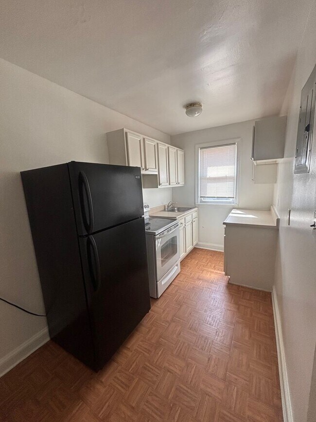 Photo - 135 KENNEDY ST NW