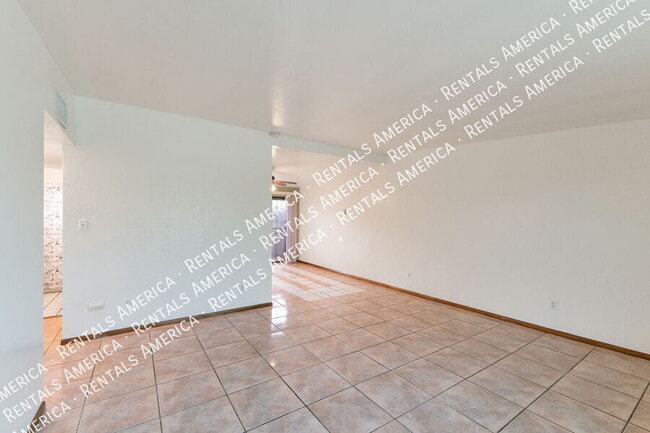 Photo - 803 E Holaway Dr