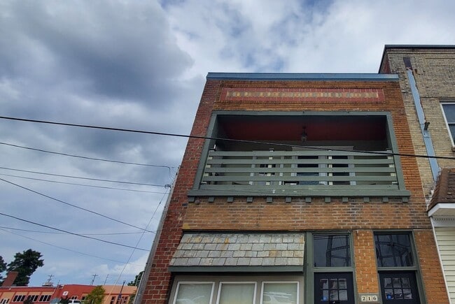 Photo - Beautiful 2BR/1BA Apartment with Utilities Included – Prime Downtown Location