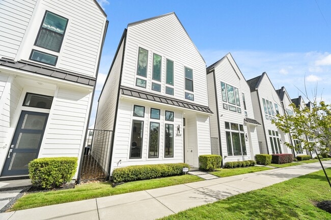 Photo - 2409 Webster St