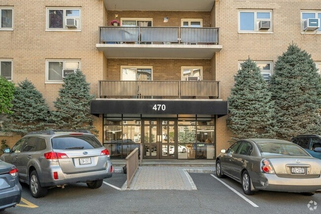 Building Photo - 470 Halstead Ave Unit 1P Rental