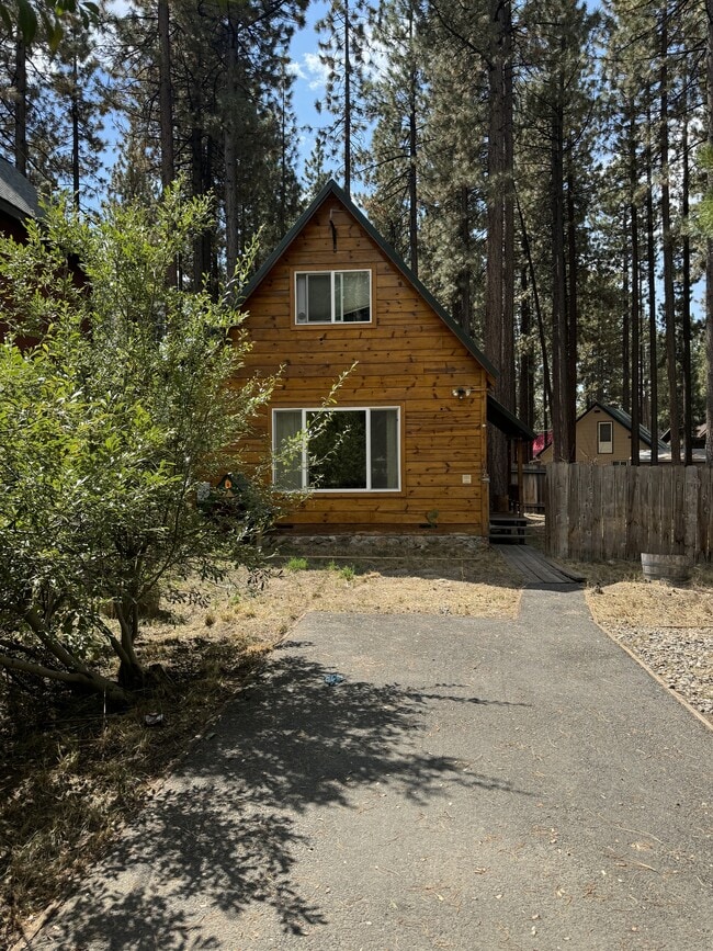 Photo - 1044 Glen Rd