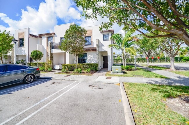 Building Photo - 20814 NE 5th Ct