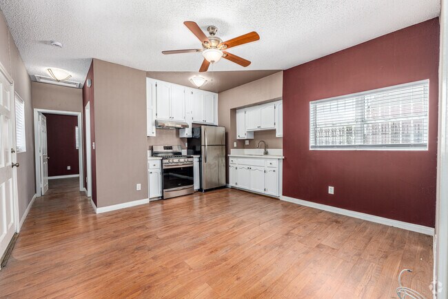 2BR, 2BA - 600SF - Dining Room