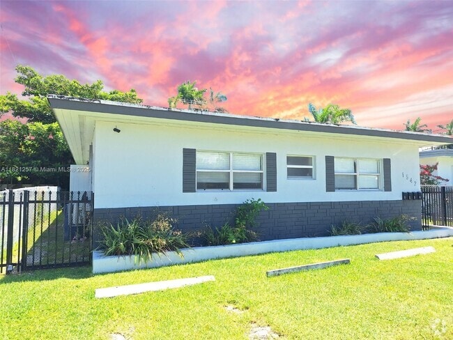 Building Photo - 1542 NE 109th St Unit 2 Rental