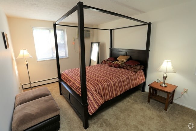 Sandcrest Apartments