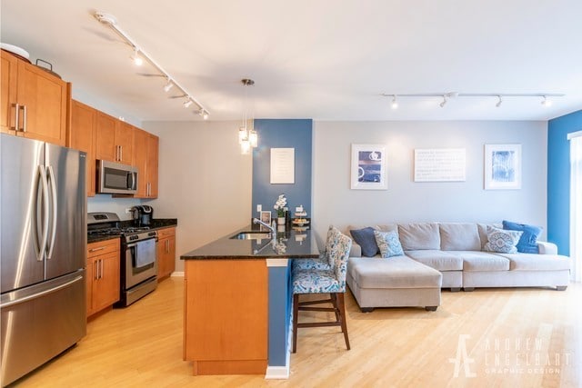 Photo - 757 W 14th St