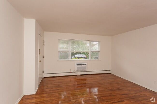 Living Room - Magnolia Gardens