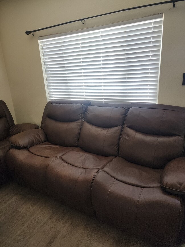 Photo - 635 Perfidia St