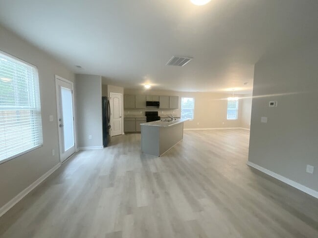 Photo - 153 Mildred Wy