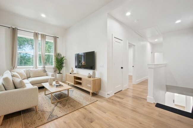 Photo - 4217 Hare St
