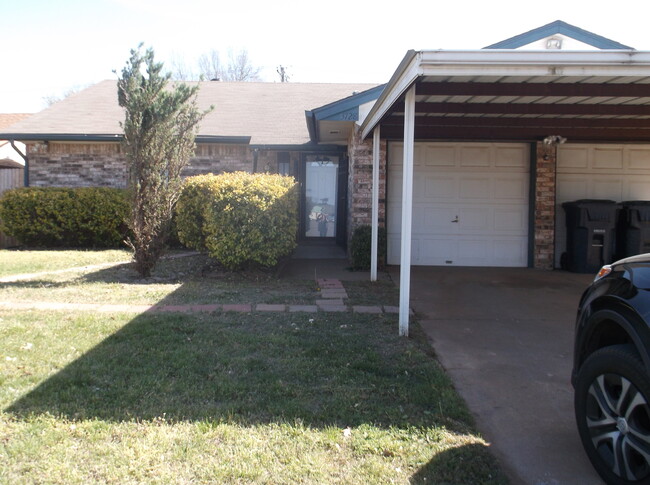 3 bed, 2 bath, 2 car garage/2 car carport - 3 bed, 2 bath, 2 car garage/2 car carport House