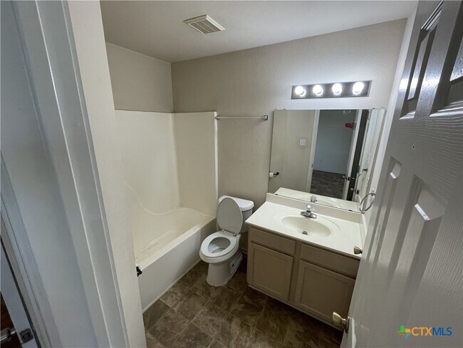 Photo - 933 Sagewood Trail