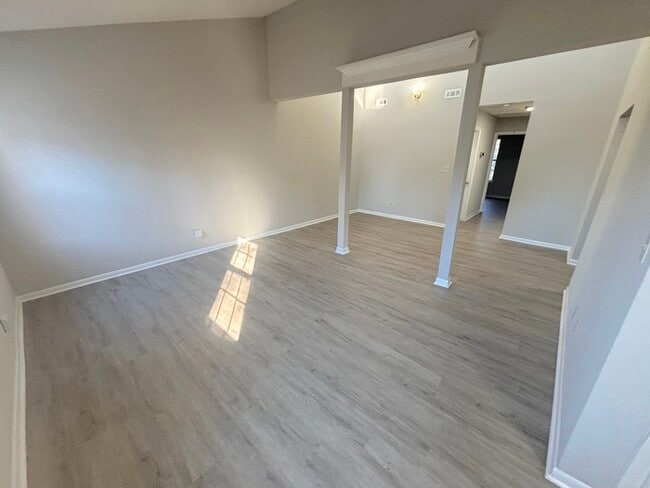 Photo - UPDATED 2BED/1BATH TOWNHOME IN TOWN CENTER VIRGINIA BEACH!!!!!