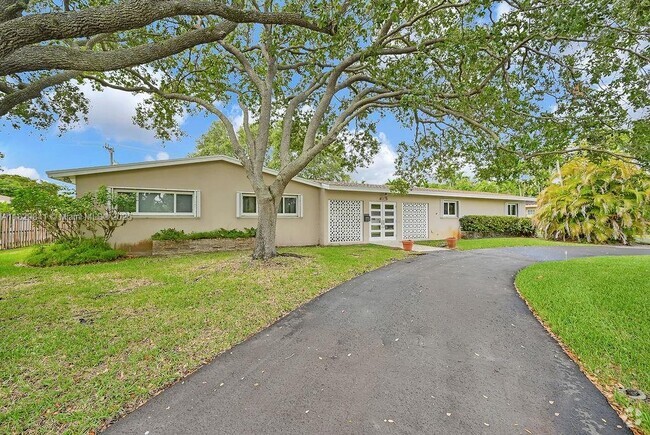 Building Photo - 8240 SW 141st St Rental