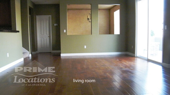 Photo - RARE WATERFRONT LOCATION IN ESPLANADE!