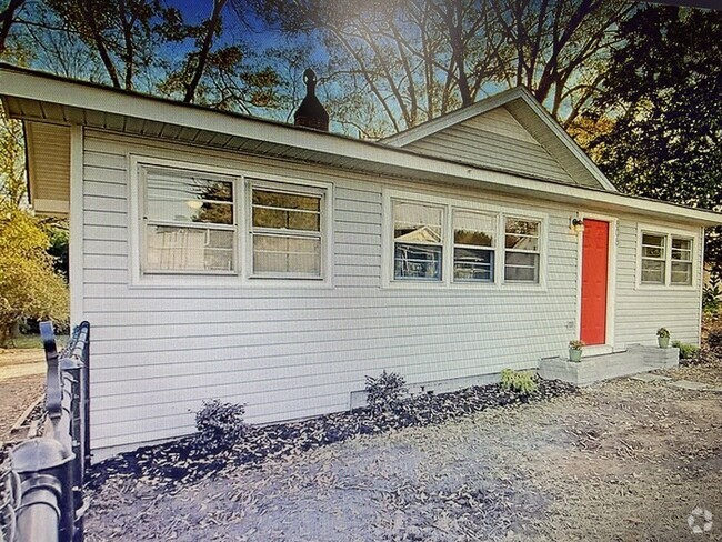 Building Photo - Cute Home Downtown Easley