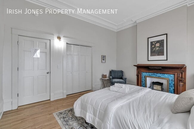 Photo - 617 Niagara St