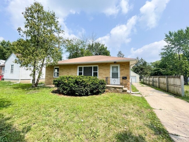 Building Photo - 3 Bedroom House for Rent!