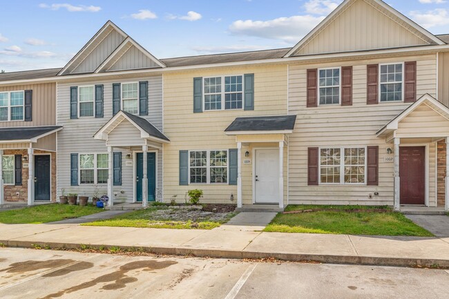 Photo - Charming 2-Bedroom 2.5-Bathroom Townhouse with Fenced Yard