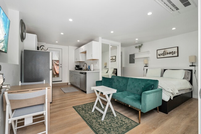 Photo - 825 Calle de Arboles