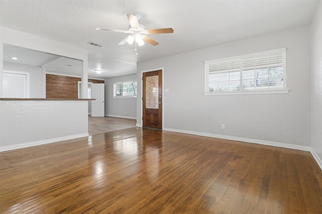 Photo - 9523 Bundy Ln