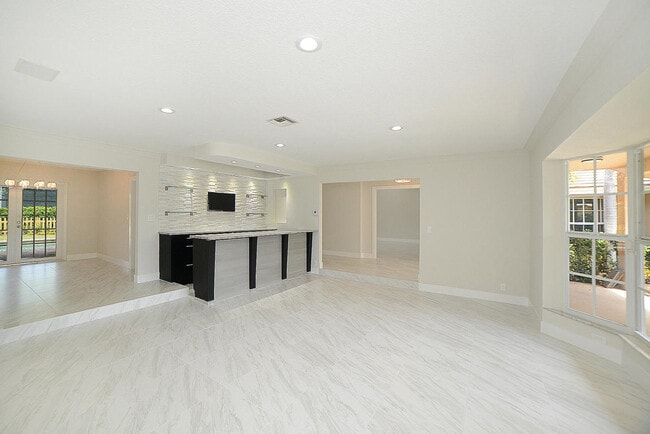 Photo - 6943 Giralda Cir