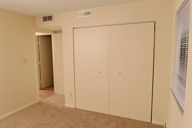 Meadowbrook Lake Apartments