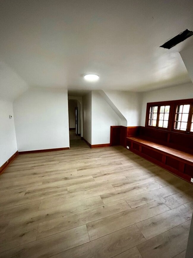 23 Mariemont Ave Unit 23 Mariemont Floor 3