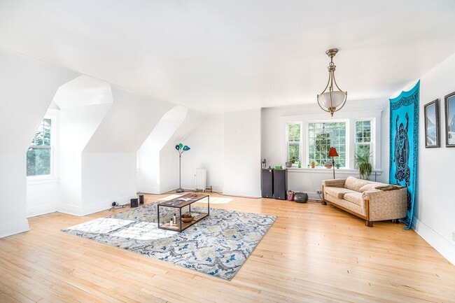 Photo - Beautiful 3 Bedroom/1 Bathroom THIRD Floor Apartment in East Duluth Mansion - AVAILABLE JUNE! Unit 2307 E Superior St - 3