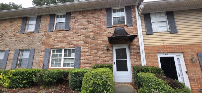 Building Photo - Lawrenceville living in this beautifully r... Rental