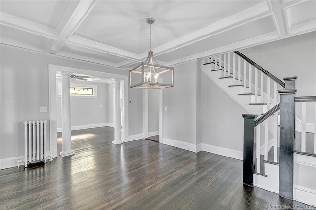 Photo - 2065 Barnum Ave