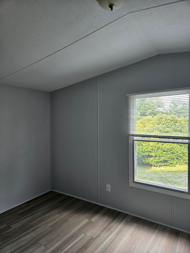 Photo - 935 Calvert Dr