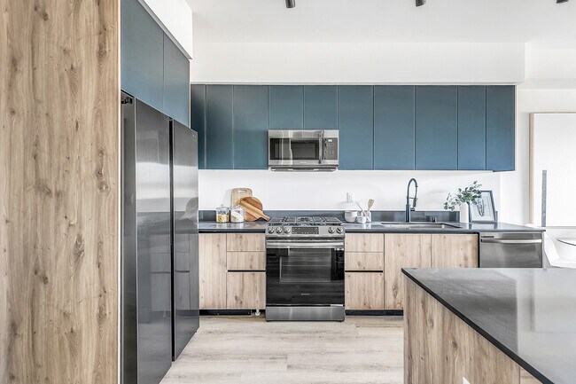 Photo - 14747 Burbank Blvd