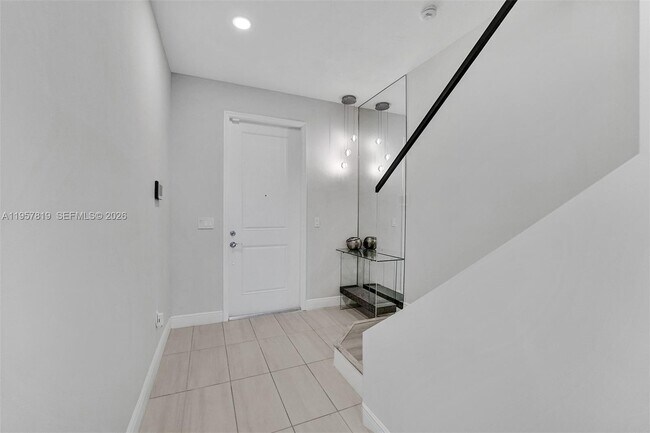 Photo - 1033 Eucalyptus Dr